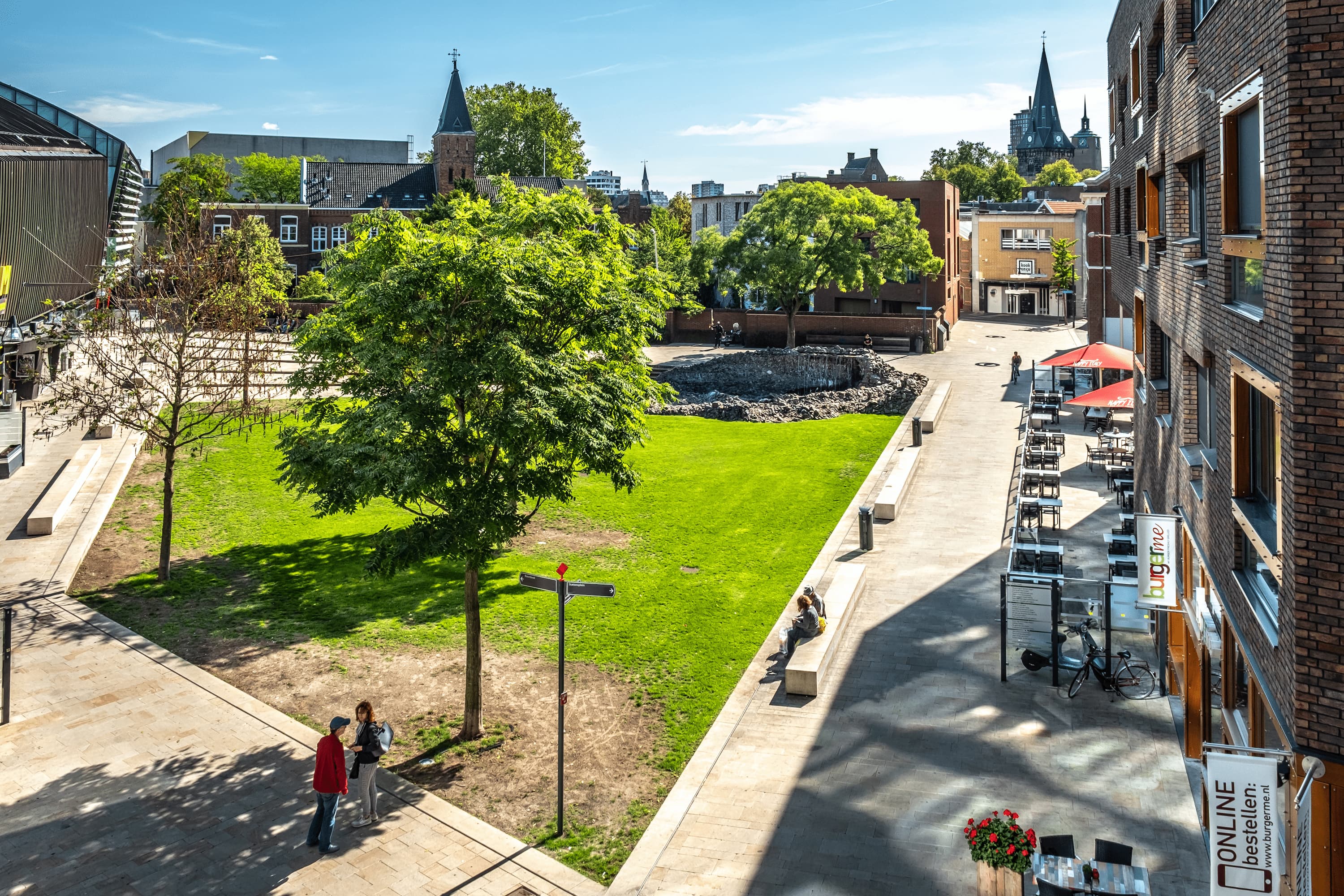 Slide 3: beeld van het Willem-Wilminkplein in Enschede